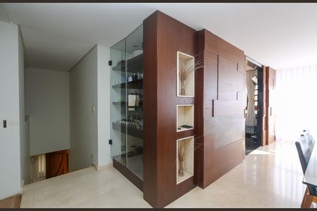 Casa à venda com 596m², 4 quartos e 8 vagas Casa à venda com 596m², 4 quartos e 8 vagasSALA