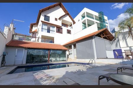 Casa à venda com 596m², 4 quartos e 8 vagas Casa à venda com 596m², 4 quartos e 8 vagasFACHADA DA CASA