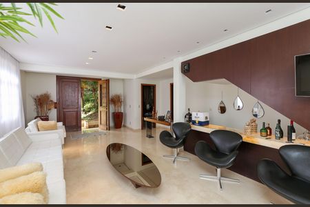 Casa à venda com 596m², 4 quartos e 8 vagas Casa à venda com 596m², 4 quartos e 8 vagasSALA