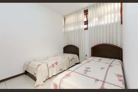 Casa à venda com 596m², 4 quartos e 8 vagas Casa à venda com 596m², 4 quartos e 8 vagasQUARTO DE EMPREGADA
