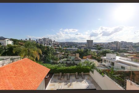 Casa à venda com 596m², 4 quartos e 8 vagas Casa à venda com 596m², 4 quartos e 8 vagasVISTA