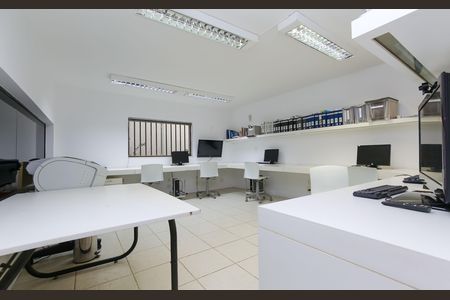 Casa à venda com 596m², 4 quartos e 8 vagas Casa à venda com 596m², 4 quartos e 8 vagasESCRITÓRIO