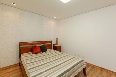 Casa à venda com 596m², 4 quartos e 8 vagas Casa à venda com 596m², 4 quartos e 8 vagasQUARTO 1