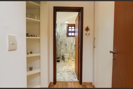 Casa à venda com 596m², 4 quartos e 8 vagas Casa à venda com 596m², 4 quartos e 8 vagasCORREDOR