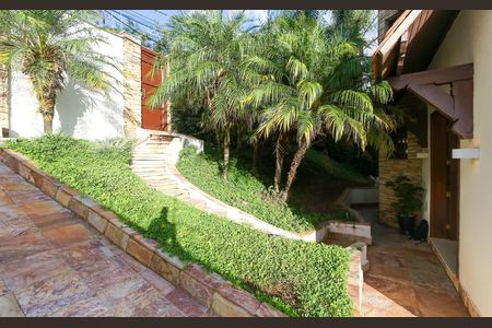 Casa à venda com 596m², 4 quartos e 8 vagas Casa à venda com 596m², 4 quartos e 8 vagasJARDIM