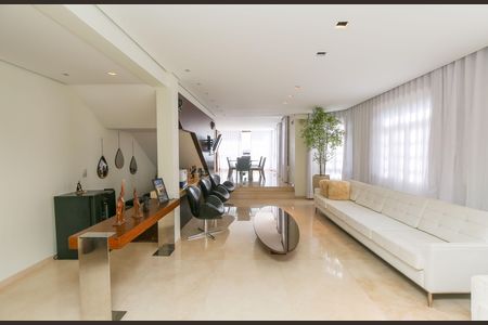 Casa à venda com 596m², 4 quartos e 8 vagas Casa à venda com 596m², 4 quartos e 8 vagasSALA