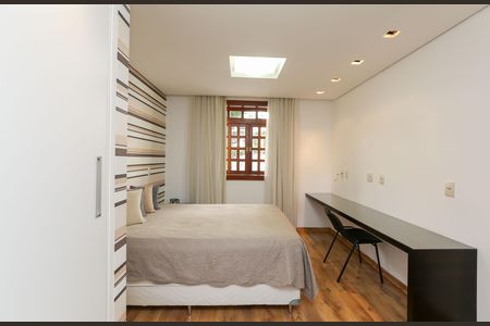Casa à venda com 596m², 4 quartos e 8 vagas Casa à venda com 596m², 4 quartos e 8 vagasQUARTO 3
