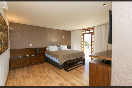 Casa à venda com 596m², 4 quartos e 8 vagas Casa à venda com 596m², 4 quartos e 8 vagasQUARTO 4