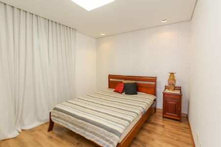 Casa à venda com 596m², 4 quartos e 8 vagas Casa à venda com 596m², 4 quartos e 8 vagasQUARTO 1