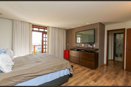 Casa à venda com 596m², 4 quartos e 8 vagas Casa à venda com 596m², 4 quartos e 8 vagasQUARTO 4