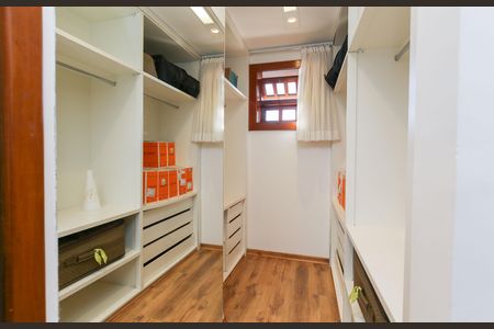 Casa à venda com 596m², 4 quartos e 8 vagas Casa à venda com 596m², 4 quartos e 8 vagasQUARTO 2