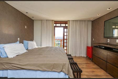 Casa à venda com 596m², 4 quartos e 8 vagas Casa à venda com 596m², 4 quartos e 8 vagasQUARTO 4