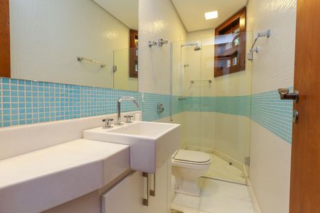 Casa à venda com 596m², 4 quartos e 8 vagas Casa à venda com 596m², 4 quartos e 8 vagasBanheiro 1