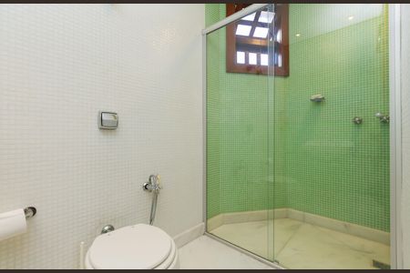 Casa à venda com 596m², 4 quartos e 8 vagas Casa à venda com 596m², 4 quartos e 8 vagasBANHEIRO 5