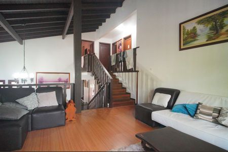 Casa à venda com 307m², 4 quartos e 2 vagasSala de TV