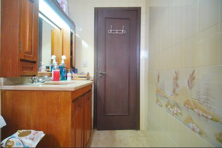 Casa à venda com 307m², 4 quartos e 2 vagasBanheiro 1