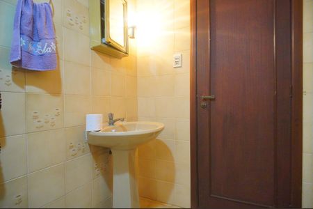 Casa à venda com 307m², 4 quartos e 2 vagasBanheiro 2