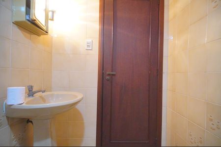 Casa à venda com 307m², 4 quartos e 2 vagasBanheiro 2