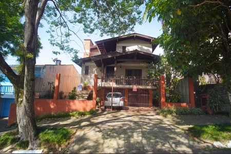 Casa à venda com 307m², 4 quartos e 2 vagasFachada + Placa