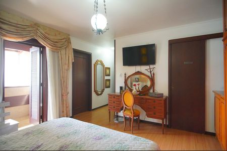 Casa à venda com 307m², 4 quartos e 2 vagasSuíte