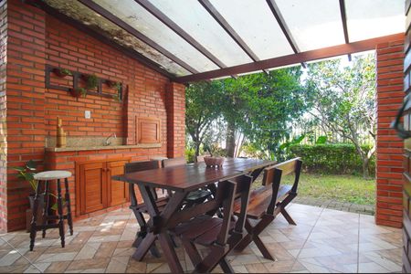 Casa à venda com 307m², 4 quartos e 2 vagasChurrasqueira