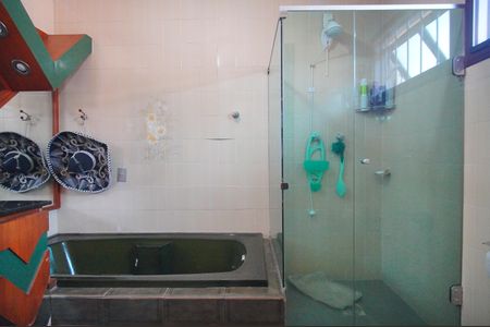 Casa à venda com 307m², 4 quartos e 2 vagasBanheiro da Suíte