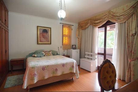 Casa à venda com 307m², 4 quartos e 2 vagasSuíte