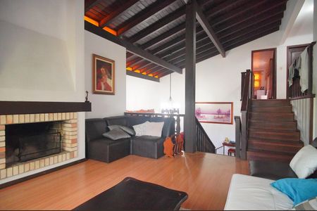 Casa à venda com 307m², 4 quartos e 2 vagasSala de TV