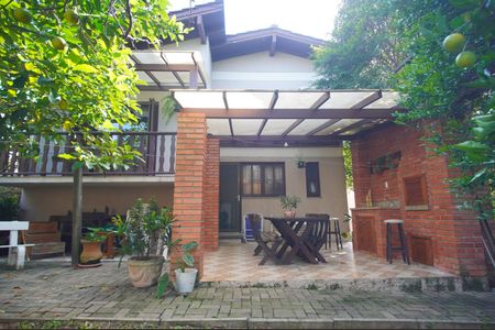 Casa à venda com 307m², 4 quartos e 2 vagasQuintal