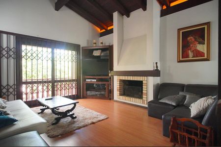 Casa à venda com 307m², 4 quartos e 2 vagasSala de TV