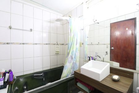 Casa para alugar com 352m², 4 quartos e 8 vagasBanheiro Social