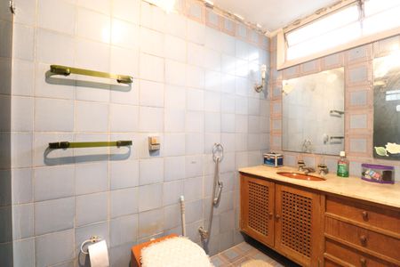 Casa para alugar com 352m², 4 quartos e 8 vagasBanheiro da Suíte