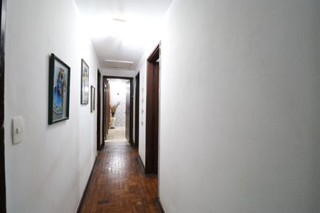 Casa para alugar com 352m², 4 quartos e 8 vagasCorredor