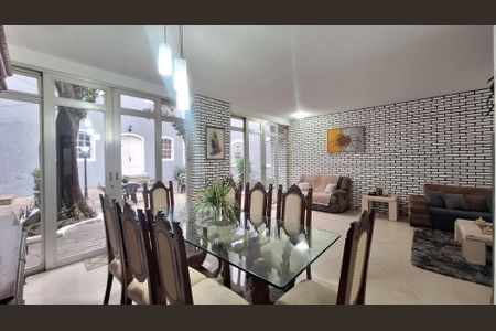 Casa para alugar com 352m², 4 quartos e 8 vagasSala