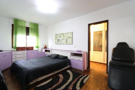 Casa para alugar com 352m², 4 quartos e 8 vagasSuíte