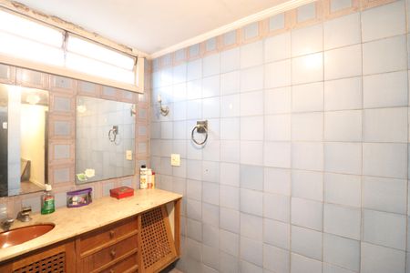 Casa para alugar com 352m², 4 quartos e 8 vagasBanheiro da Suíte