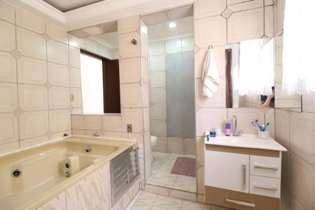 Casa à venda com 120m², 2 quartos e 2 vagasBanheiro Suíte 1 e 2