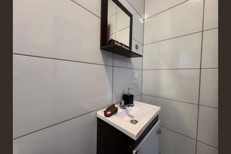 Casa de condomínio à venda com 250m², 4 quartos e 1 vagaBanheiro da Suíte 2