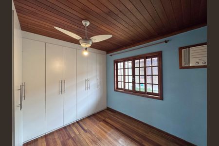 Casa de condomínio à venda com 250m², 4 quartos e 1 vagaSuíte 1