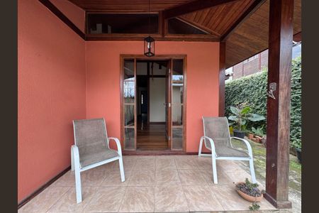Casa de condomínio à venda com 250m², 4 quartos e 1 vagaÁrea externa