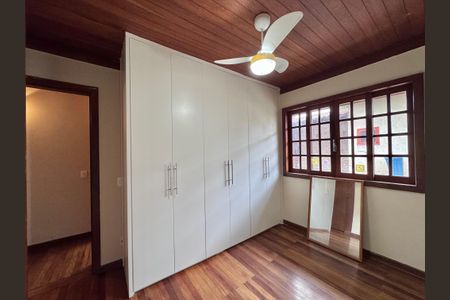 Casa de condomínio à venda com 250m², 4 quartos e 1 vagaQuarto 2