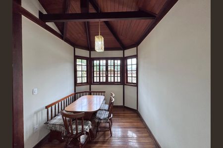 Casa de condomínio à venda com 250m², 4 quartos e 1 vagaCopa