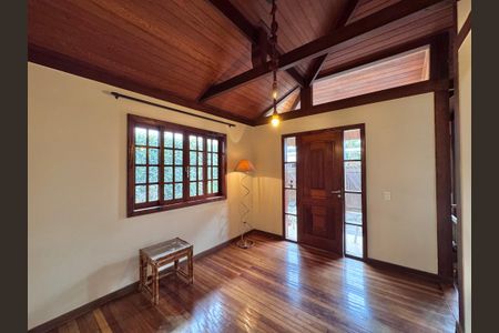 Casa de condomínio à venda com 250m², 4 quartos e 1 vagaSala