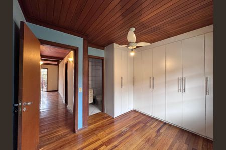 Casa de condomínio à venda com 250m², 4 quartos e 1 vagaSuíte 1