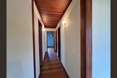 Casa de condomínio à venda com 250m², 4 quartos e 1 vagaCorredor