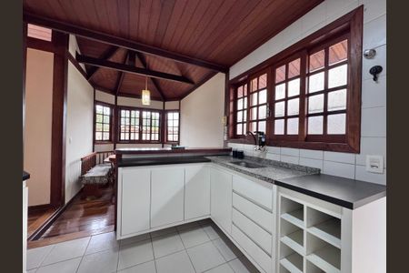 Casa de condomínio à venda com 250m², 4 quartos e 1 vagaCozinha 
