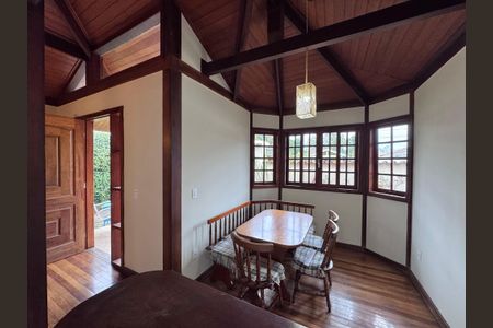 Casa de condomínio à venda com 250m², 4 quartos e 1 vagaCopa