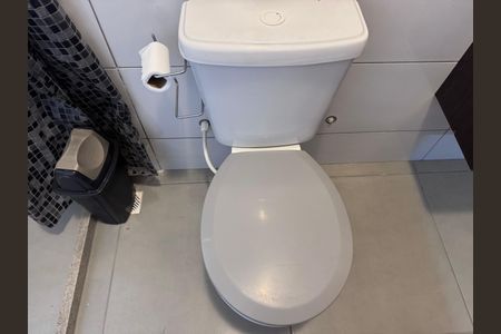 Casa de condomínio à venda com 250m², 4 quartos e 1 vagaBanheiro da Suíte 2