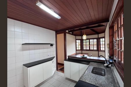 Casa de condomínio à venda com 250m², 4 quartos e 1 vagaCozinha 