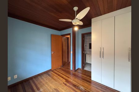 Casa de condomínio à venda com 250m², 4 quartos e 1 vagaSuíte 1